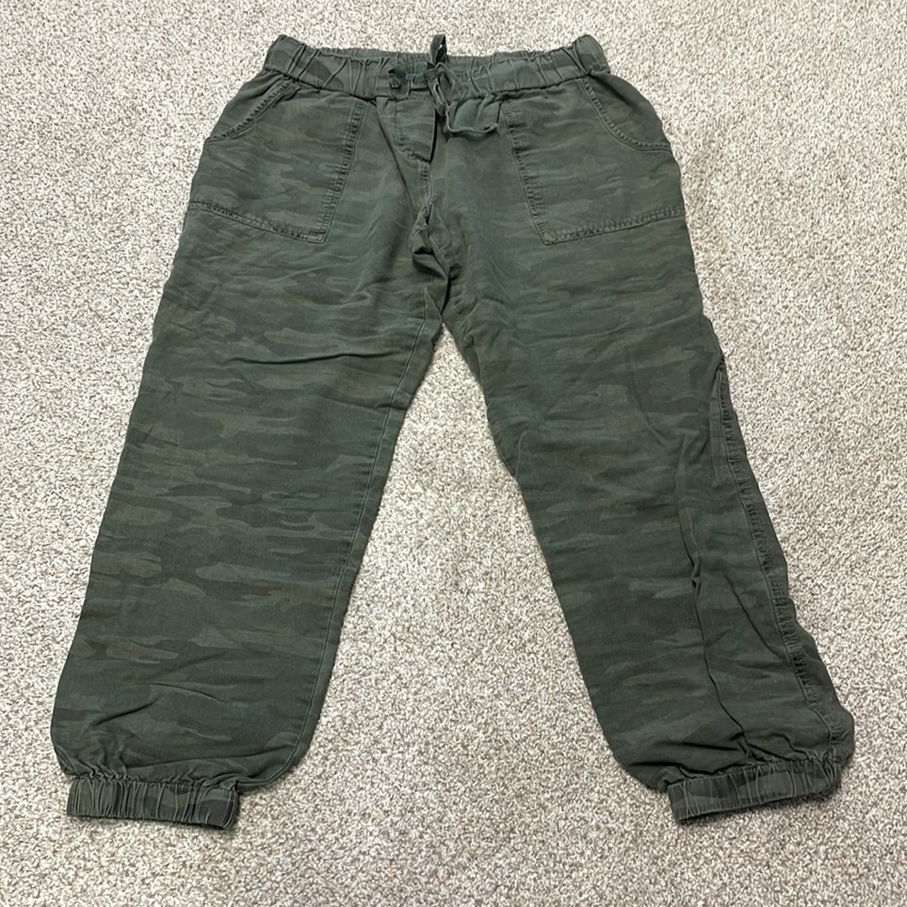 Sanctuary camo crop joggers